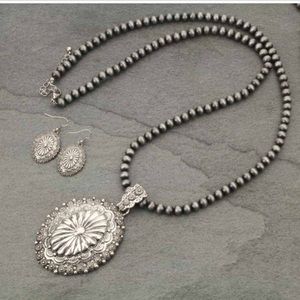 Jewelry - Chunky Concho Navajo Style Pearl Necklace Jewelry - Chunky Concho Navajo Style Pearl Necklace